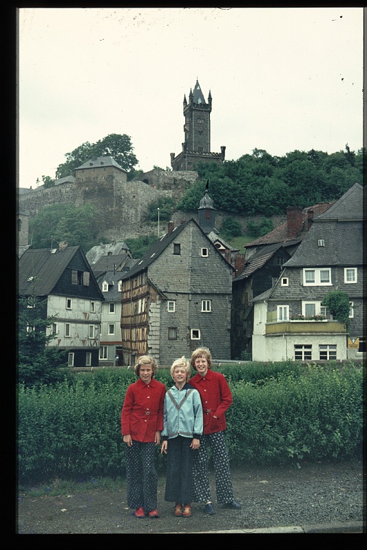 24.Dillenburg jul 1973 Brigitte,Marion,Peter.JPG